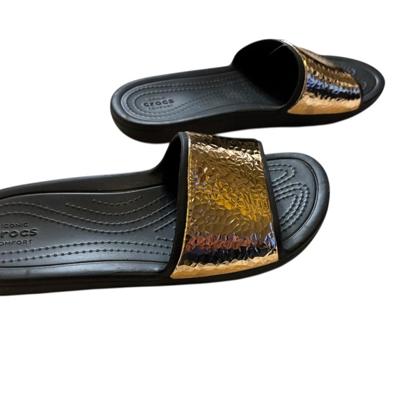CROCS Women’s Sloane Hammered Metallic Gold/Black Slides Size 8 - Picture 4 of 7